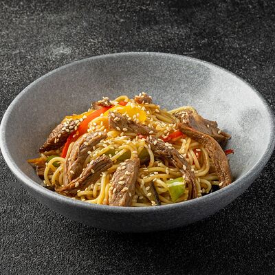 Яичная лапша с говядиной в Роллофф по цене 499 ₽