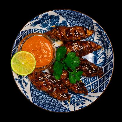 Пельмени-гёдза с курицей и креветкой с соусом Том ям в Ramenshop по цене 580 ₽