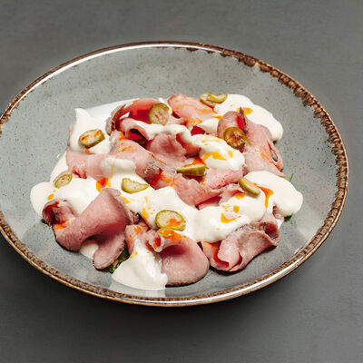 Вителло тоннато в Пицца 22 сантиметра по цене 790 ₽