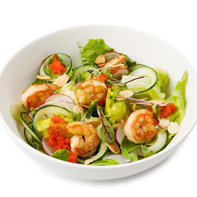 Салат с креветками и соусом манго-чили в Делюсь добром по цене 790 ₽