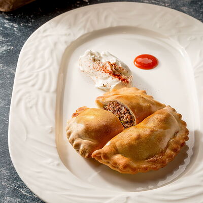 Пирожки с мясом и дымной сметаной, 160гр в Ваще Огонь по цене 540 ₽