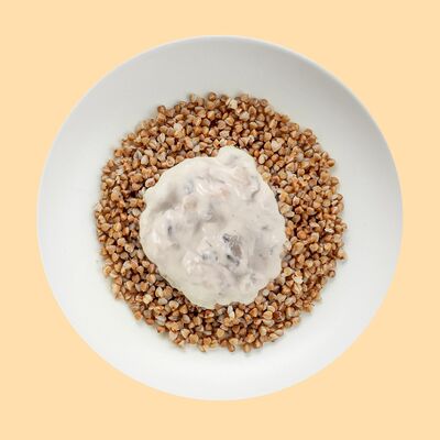 Фрикасе из курицы с гречневой кашей в Цех85 по цене 359 ₽