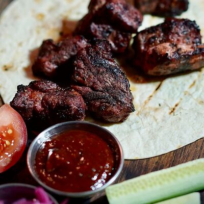 Шашлык из свинины в Harats pub по цене 690 ₽