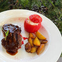 Медальоны из телятины под соусом Джек в Шеф Пушкин