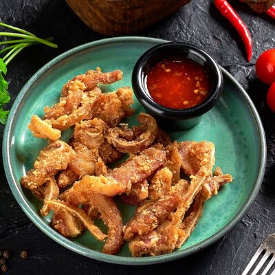 Копчёные острые свиные ушки в Cernovar по цене 470 ₽