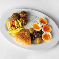 Греческий завтрак в Beer & Brut