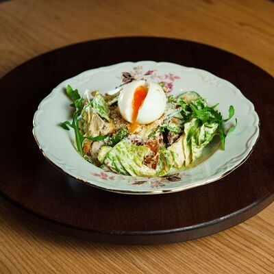 Деревенский салат с картофелем, говядиной и яйцом в Спички по цене 670 ₽