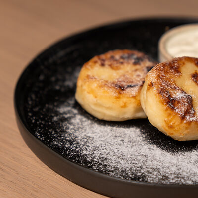 Сырники со сметаной в Наша хвоя по цене 210 ₽