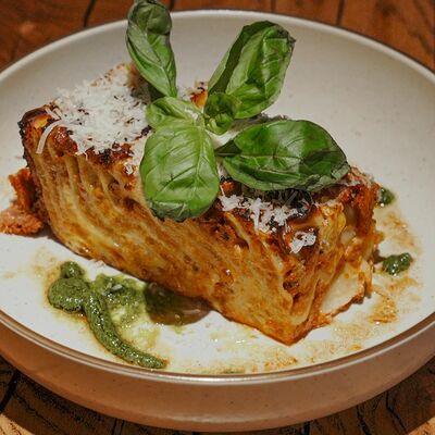 Лазанья Неаполитана с рикоттой, говяжьим фаршем и копчёностями в Rekki Pizza & Cocktail Bar по цене 1190 ₽