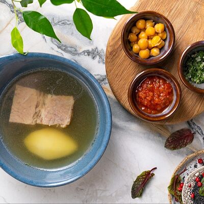 Консоме из телячьей грудинки с нутом в Мясо & Рыба по цене 590 ₽