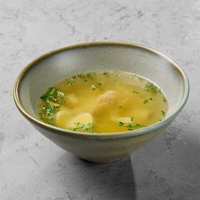 Бульон с разварной курицей, лапшой и перепелиным яйцом в Terra по цене 12 р.