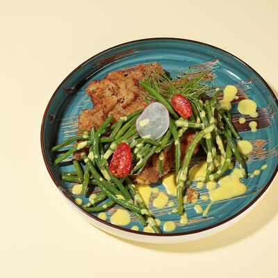 Отбивная по-милански в Kiss по цене 615