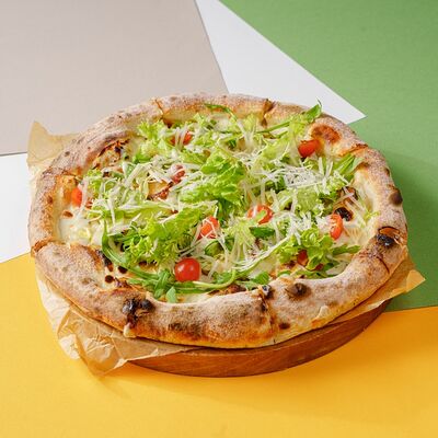 Пицца Цезарь в Зоя в планке по цене 820 ₽