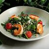 Салат с пряной руколой, сочными креветками и гуакамоле в Ресторан Строгов по цене 950