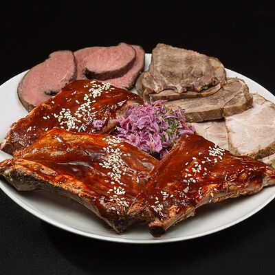 Мясной в Harats Pub по цене 4025 ₽