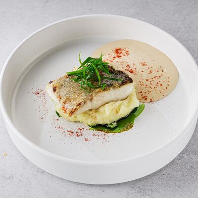Судак с муссом из печеного лука и стручковой фасолью в Склад 22 по цене 990