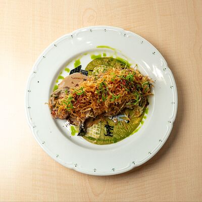 Свиная вырезка со сливочным соусом и черносливом в Ели Поели по цене 850 ₽