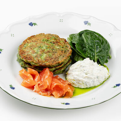 Оладьи из цукини с лососем, шпинатом и дзадзики в Begin cafe по цене 920 ₽