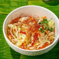 Салат с цыпленком капустой и кунжутным масломв Маймун