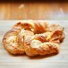 Слоеный брецель с миндалем в Маленькая пекарня Журавлевых по цене 450
