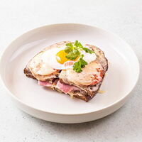 Крок Мадам с ветчиной в Хлеб Насущный