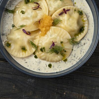 Равиоли с щукой и грибным соусом в Сытый Лось по цене 690 ₽