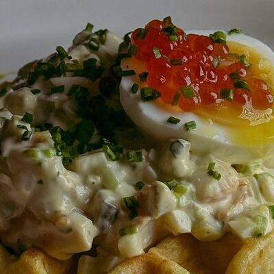 Картофельная вафля со скагеном в Camon Cafe по цене 890 ₽