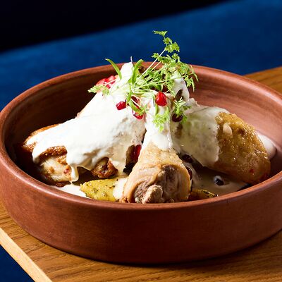 Цыплёнок Шкмерули с молодым картофелем в NANA Pirveli по цене 980 ₽