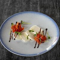 Салат Капрезе в DuderHoff