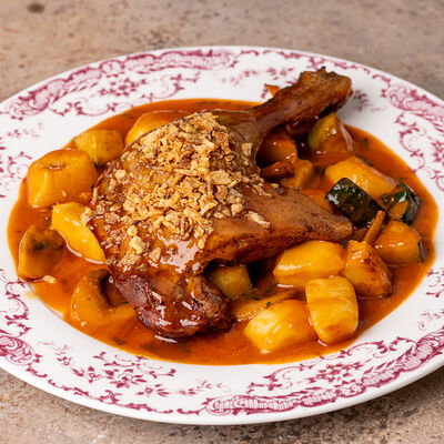 Утиная ножка с ньокками и овощным соте в Lili по цене 1060 ₽