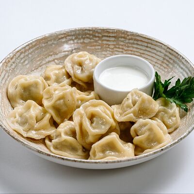 Пельмени с мраморной говядиной и фермерской сметаной в Каспий по цене 616 ₽