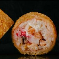 Ролл в листе тофу с лососем и креветкой в Wok café