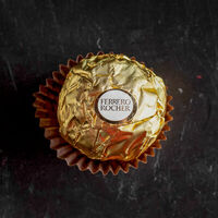 Шоколадная конфета Ferrero Rocher в Дворец Олимпия Café