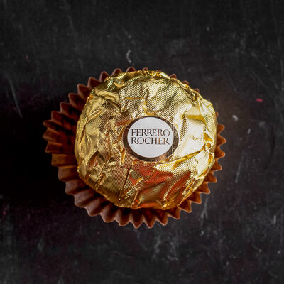 Шоколадная конфета Ferrero Rocher в Дворец Олимпия Café по цене 100 ₽