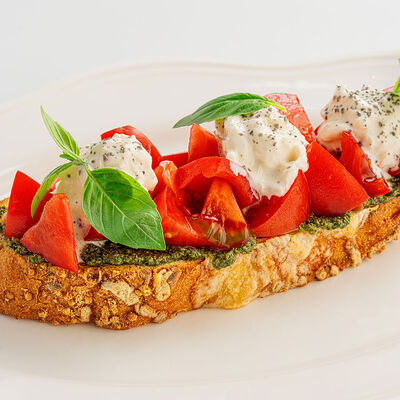 Брускетта со страчателлой в Morricone pizza & wine по цене 640 ₽