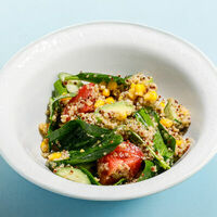 Салат с киноа, авокадо и горчичной заправкой в Терраса