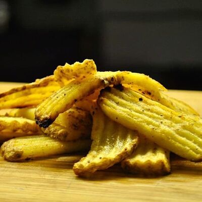 Картофельные снеки с луком и черным перцем в Булл Вар по цене 540 ₽