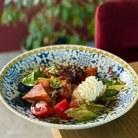 Салат с хрустящими баклажанами и творожным сыром в Orengo food