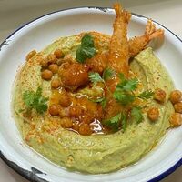 Хумус с гуакамоле и креветками в Easy Hummus