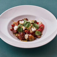 Салат с хрустящими баклажанами и сливочным сыром в Нектарин