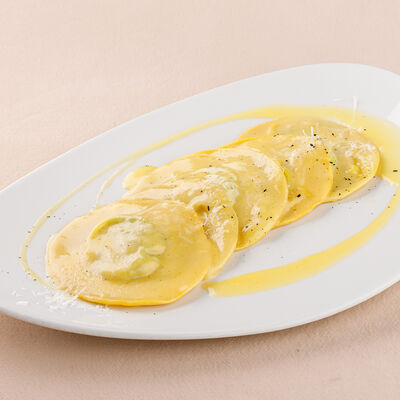 Равиоли с рикоттой и шпинатом в Беллуччи по цене 430