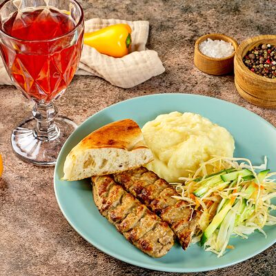 Комбо обед №2 в Шаурма и Гриль по цене 670 ₽