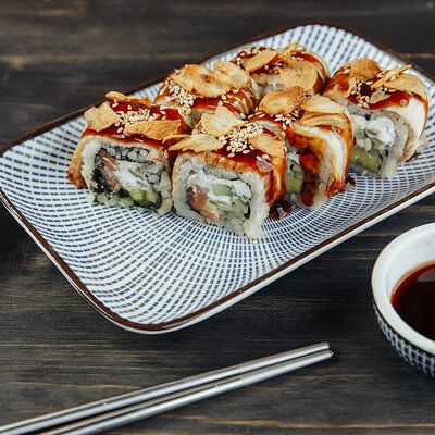 Ролл Канада с угрем и лососем в Эбби Noodles & Sushi Bar по цене 520