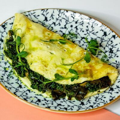 Омлет с грибным конфитюром и шпинатом в We want more по цене 520 ₽