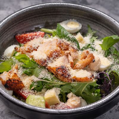 Салат с цыпленком в VIP караоке-клуб Ля Мажор по цене 790 ₽