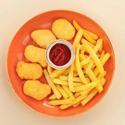 Наггетсы с картофелем фри в Кафе Крем-Лаб по цене 459 ₽