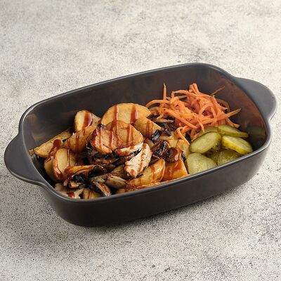 Шипящая сковородка куриная с сосусом барбекю в Wokker Express по цене 499 ₽