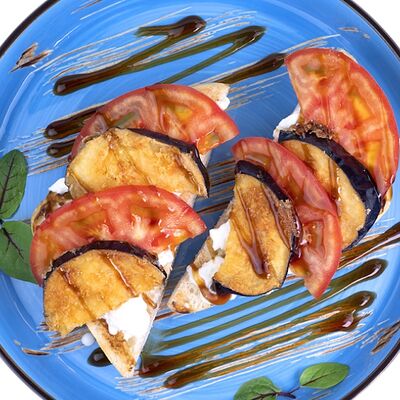 Брускетта с баклажаном и страчателлойв Тальятелло по цене 530 ₽