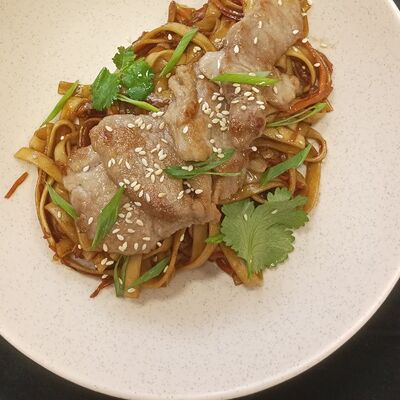 Удон с свининой в Сытый мишка по цене 410 ₽