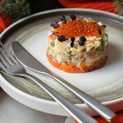 Оливье с лососем в Просвет по цене 890 ₽